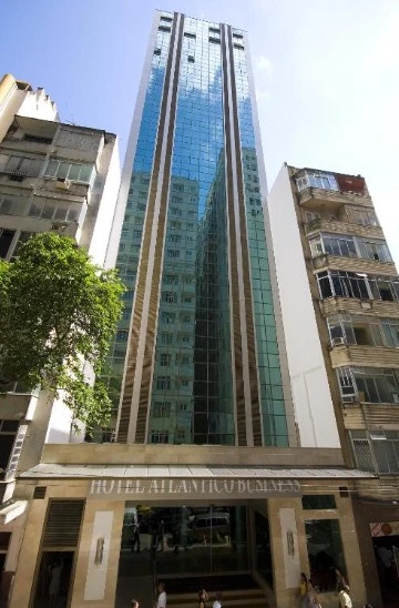 Fachada principal do Hotel Atlântico Business